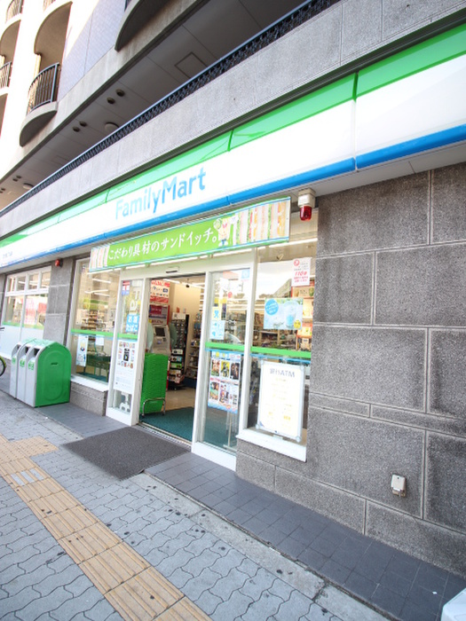 コンビニ　ファミリーマート（コンビニ）まで350m