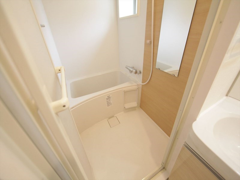 バス・シャワールーム　バスルーム　浴室暖房乾燥機付き　窓付（換気良好）