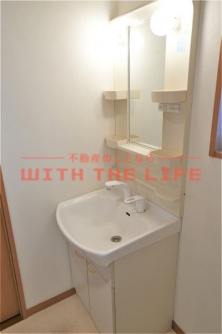 洗面設備　独立洗面台、朝の身支度には欠かせません