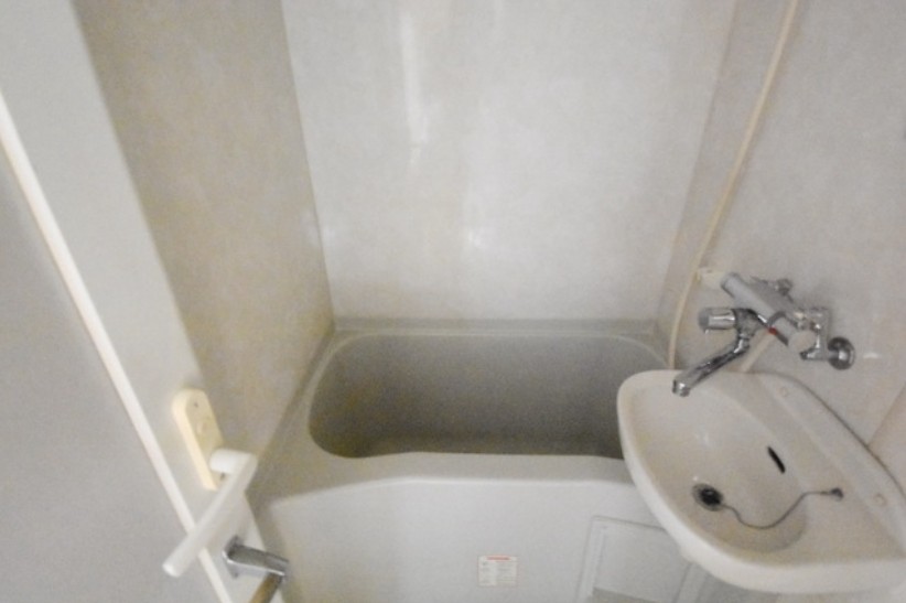 バス・シャワールーム　※同建物内の別部屋参考写真です