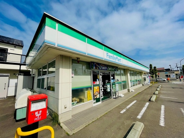 コンビニ　ファミリーマート大手町五丁目店（コンビニ）まで190m