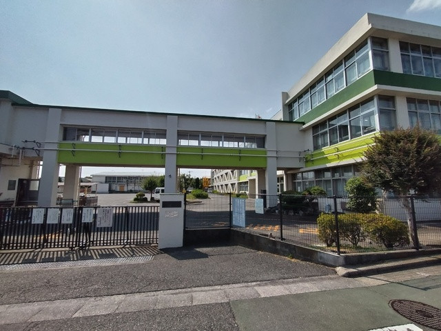 小学校　昭島市立中神中学校（小学校）まで299m