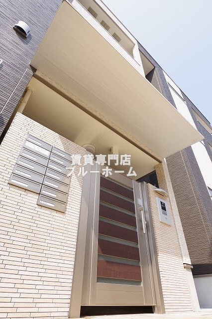 建物外観　3階建てのきれいな物件！