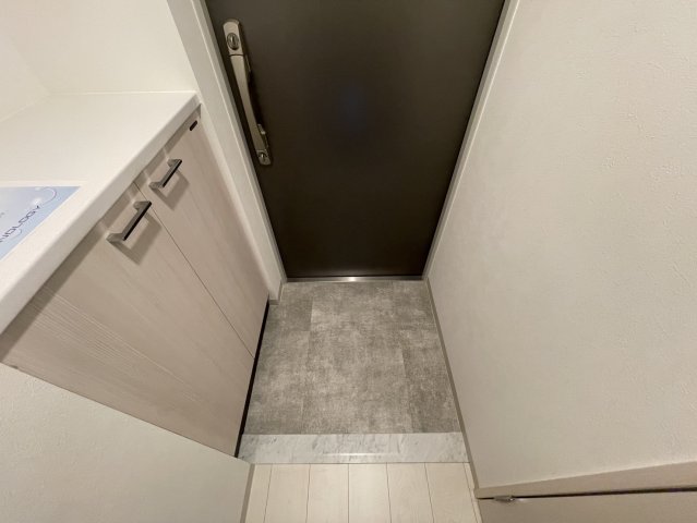 玄関　同物件別部屋写真