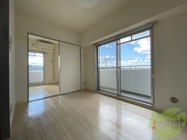 居室・リビング　リビングは７．１帖です。広々していてリラックス出来そう。