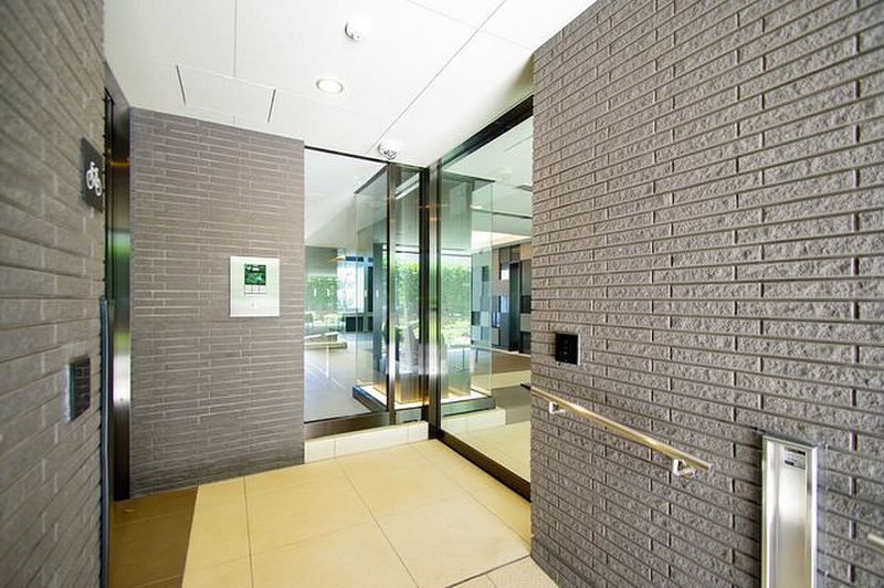 エントランス　ゆとりのあるエントランスです