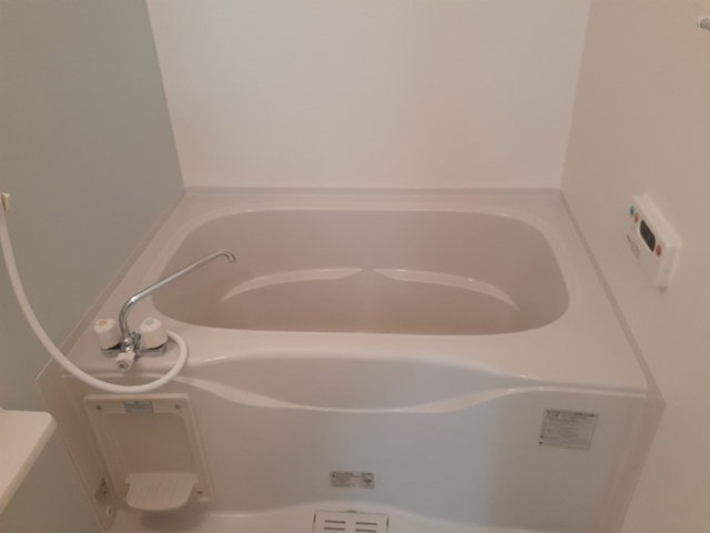 バス・シャワールーム　コンパクトで使いやすいお風呂です