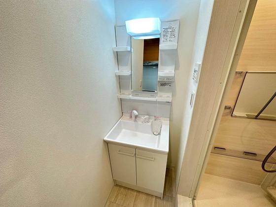 洗面設備　※同じ間取りの１階の写真です。