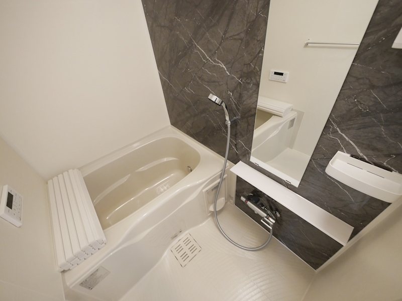 バス・シャワールーム　追焚き給湯・浴室換気乾燥機付き