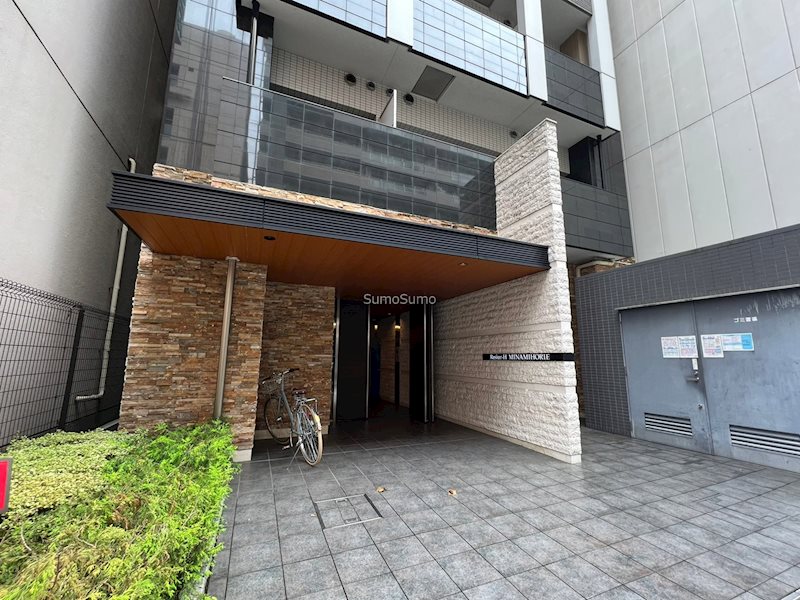 エントランス　建物の内部です