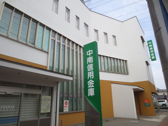 銀行　中南信用金庫 伊勢原支店（銀行）まで634m