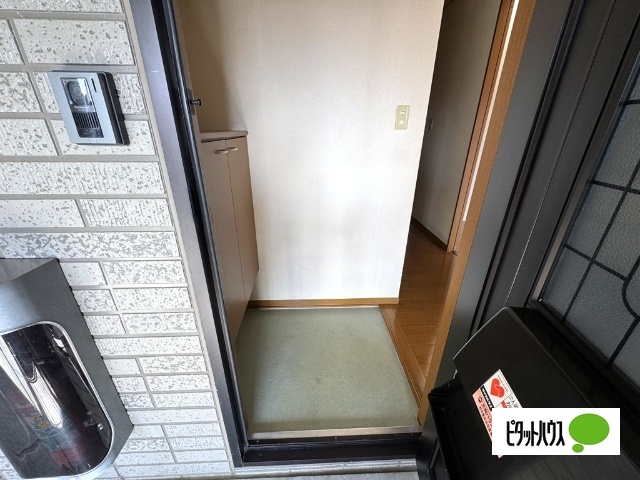 玄関　※画像は２０１号室のものです