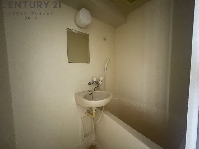 バス・シャワールーム　シンプルで機能的なユニットバスです♪