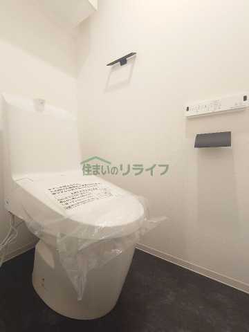 トイレ　※参考写真　同タイプ（間取り）417号室の写真となります。