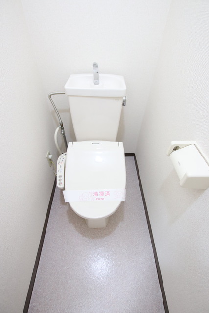 トイレ　温水洗浄便座