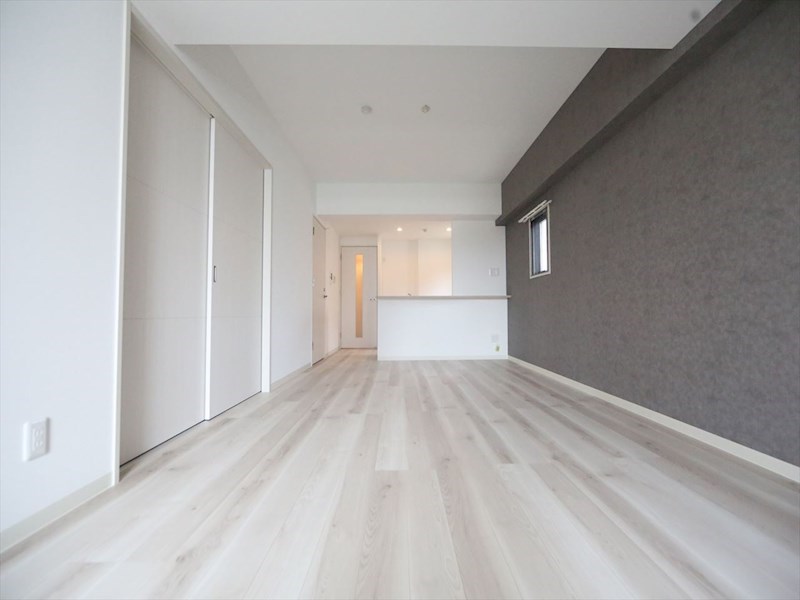 居室・リビング　ＬＤＫ16.4帖　カウンターキッチン　エアコン付　バルコニー