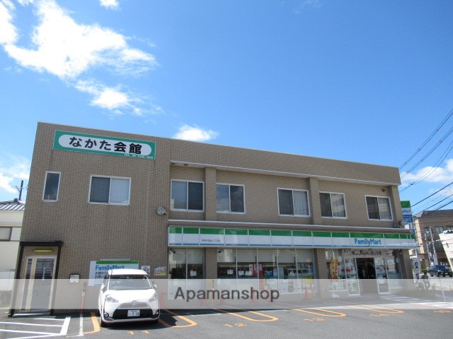 コンビニ　ファミリーマート（コンビニ）まで683m