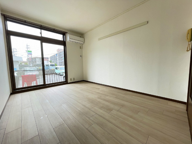 居室・リビング　※反転タイプの写真です