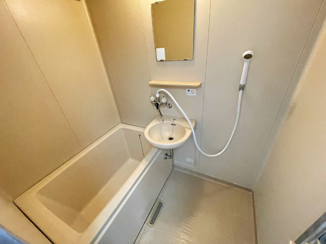 バス・シャワールーム　※反転タイプの写真です