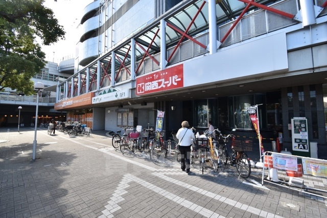 スーパー　関西スーパー　出屋敷店（スーパー）まで732m