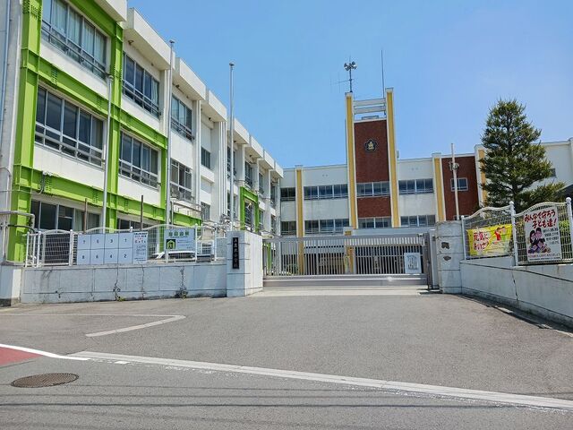 小学校　上岩出小学校様（小学校）まで473m