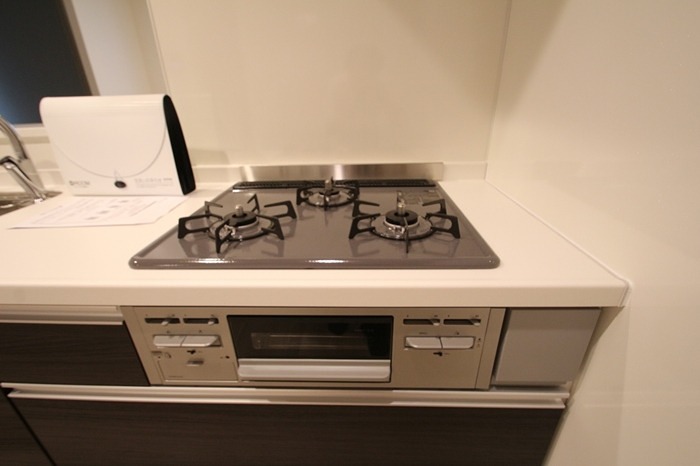 キッチン　3口コンロ・グリル付きです★