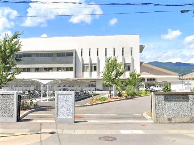 中学校　千曲市立戸倉上山田中学校（中学校）まで1533m