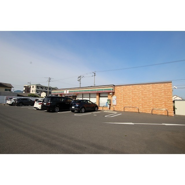 コンビニ　セブンイレブン津山北園店（コンビニ）まで560m