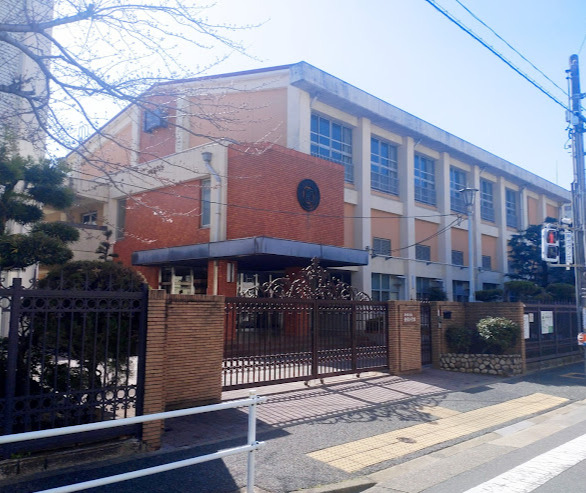 小学校　名古屋市立新栄小学校（小学校）まで493m