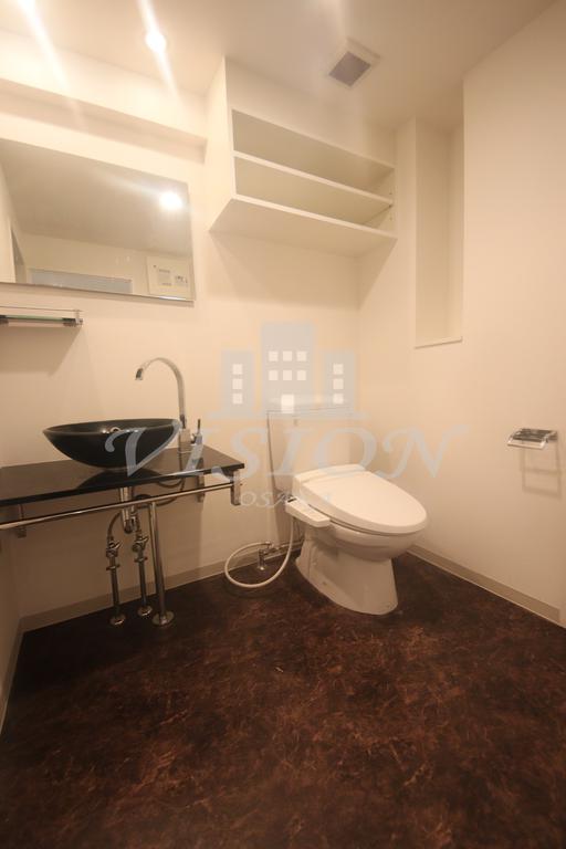 トイレ　室内写真は別タイプのものです