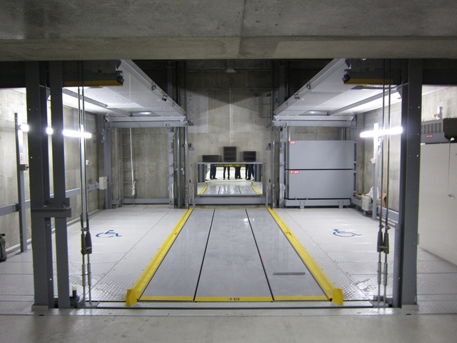 駐車場　駐車場