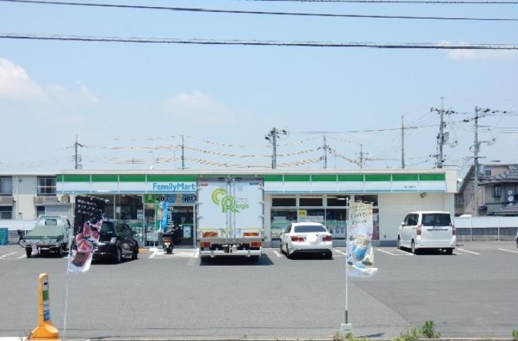 コンビニ　ファミリーマート庭瀬店（コンビニ）まで750m
