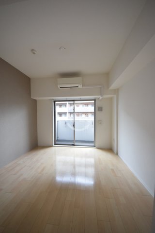 居室・リビング　セレニテ上町台　リビング