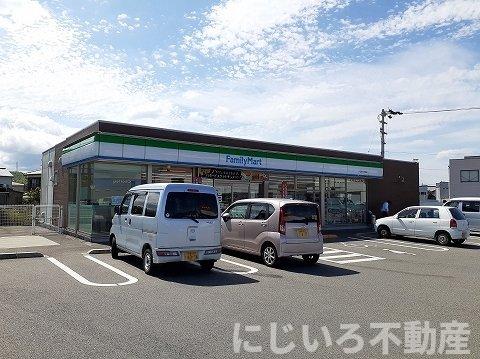 その他　ファミリーマート小松島大林町店まで550m