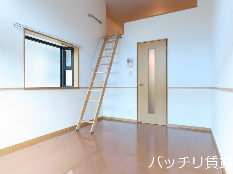 居室・リビング　別号室イメージ画像。現況を優先いたします。