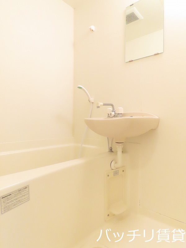 バス・シャワールーム　別号室イメージ画像。現況を優先いたします。