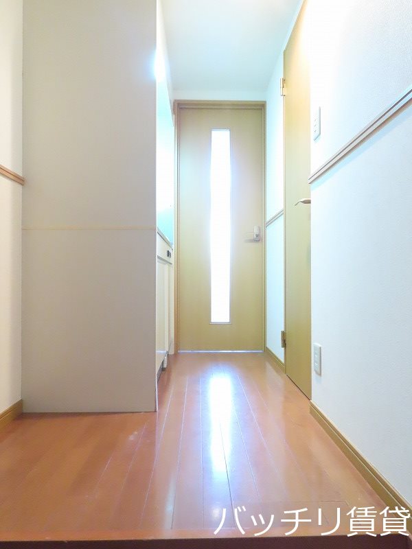 玄関　別号室イメージ画像。現況を優先いたします。