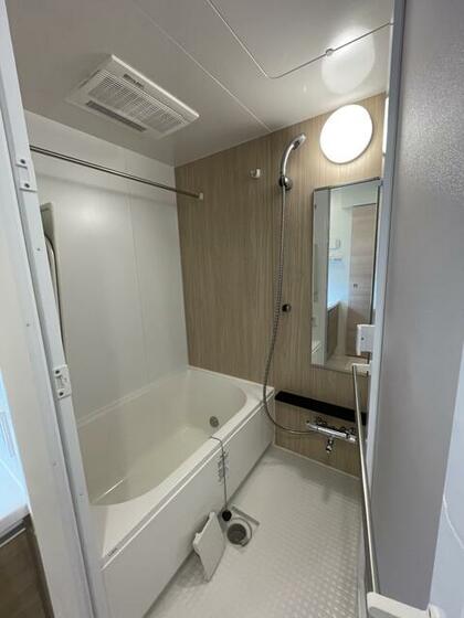バス・シャワールーム　バストイレ別、浴室乾燥機、追い炊き機能付き