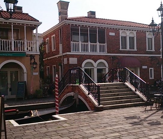 ショッピングセンター　LA・VITA(ラ・ヴィータ)（ショッピングセンター）まで460m