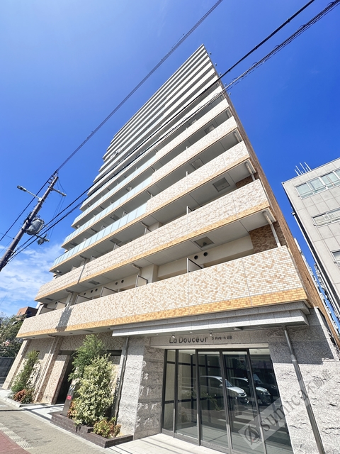 建物外観　引き締まったシックな佇まい♪