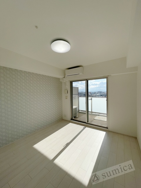 居室・リビング　ホワイトベースで明るい内装♪