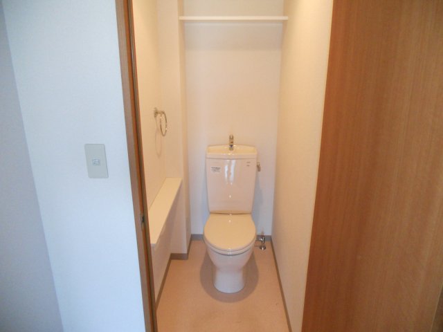 トイレ　同間取りの違うお部屋となります（現況優先になります）