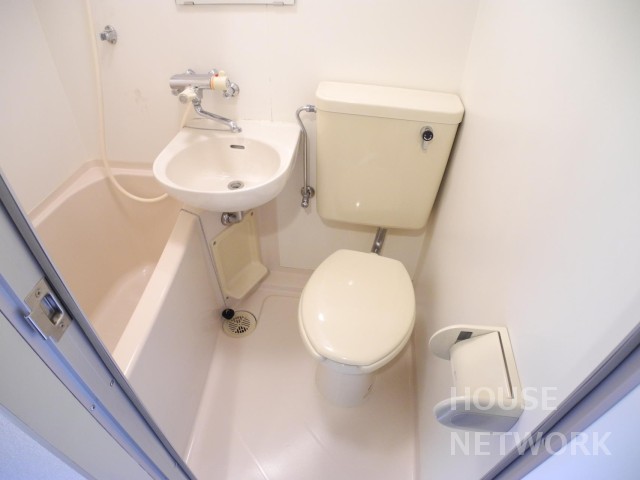 トイレ　下鴨本通沿い、東向きのお部屋です。ＩＨキッチン、洗濯機室内設