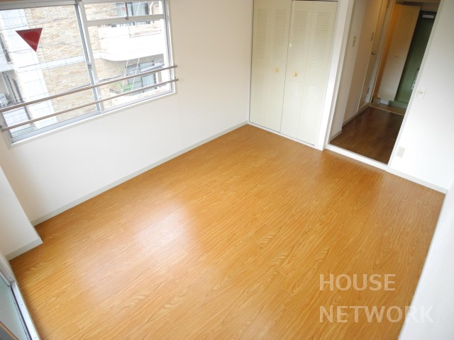 居室・リビング　下鴨本通沿い、東向きのお部屋です。ＩＨキッチン、洗濯機室内設