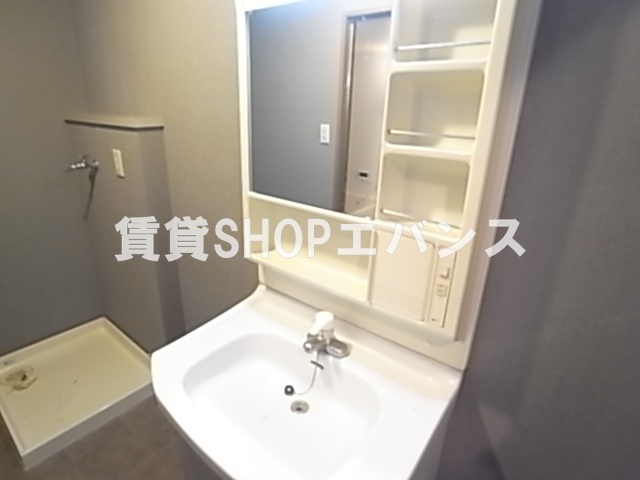 洗面設備　独立洗面台、朝の身支度には欠かせません