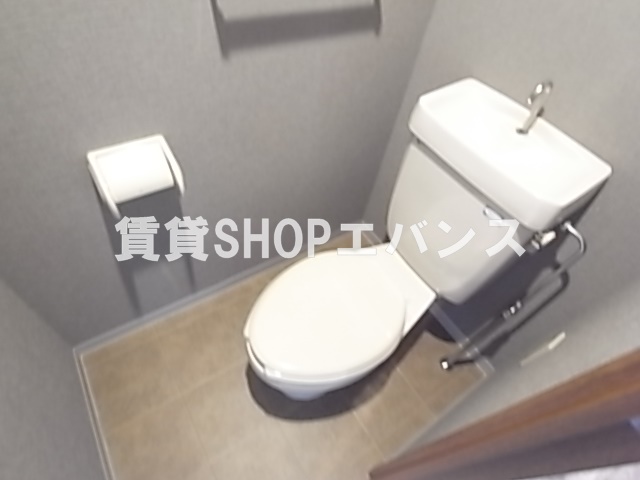 トイレ　落ち着いた色調のトイレです
