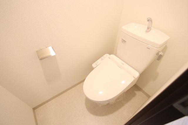 トイレ　※他のお部屋の参考写真です