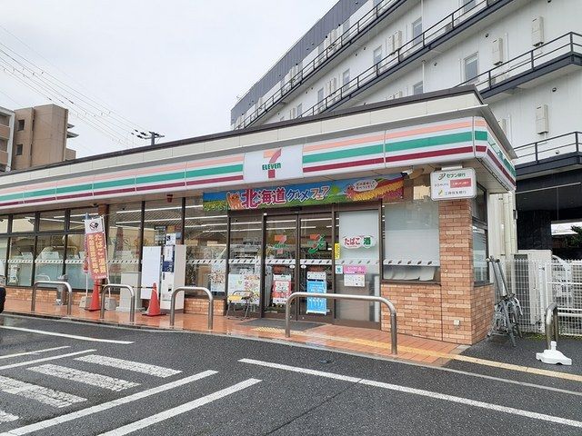コンビニ　セブンイレブン様（コンビニ）まで532m