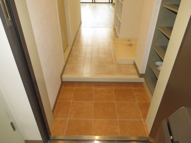 玄関　同間取物件