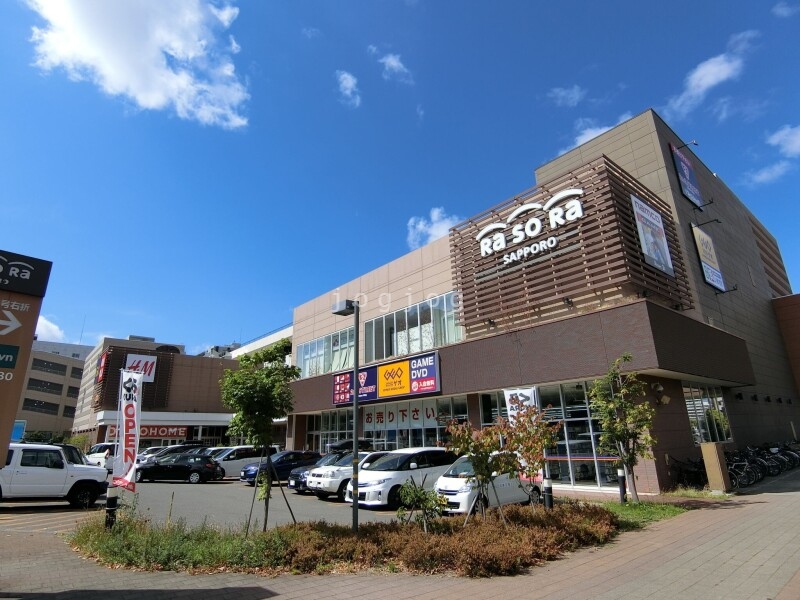ショッピングセンター　ラソラ札幌（ショッピングセンター）まで279m